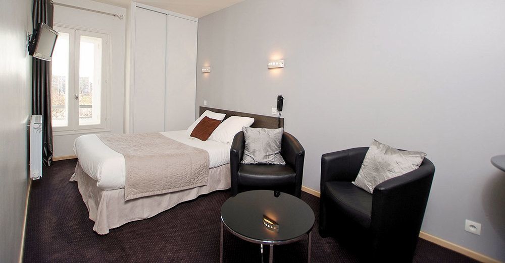 Un Hotel Sur Le Port La Rochelle  Exterior photo